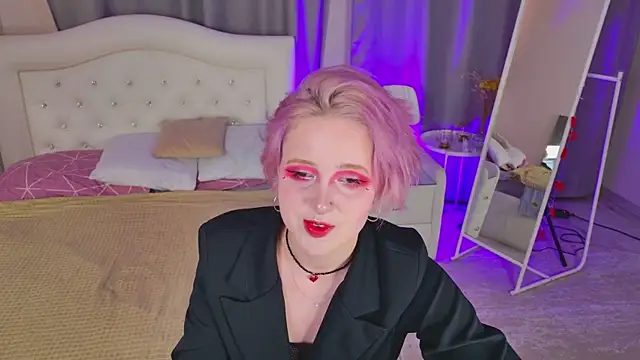 luna son online show from 11/20/25, 06:14