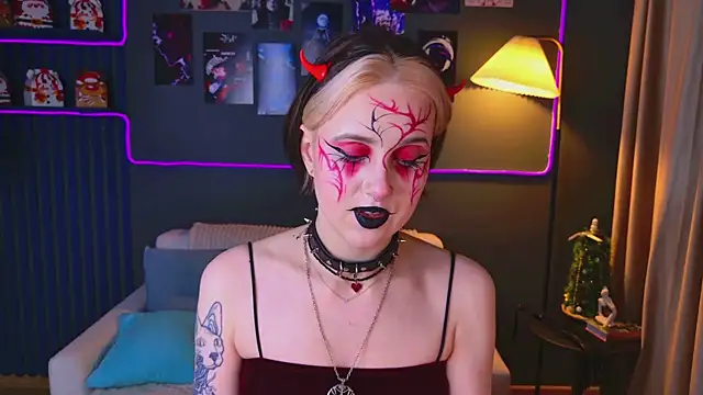 luna son online show from 12/22/25, 09:37