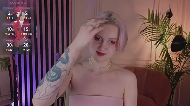 luna son online show from 11/23/25, 06:01