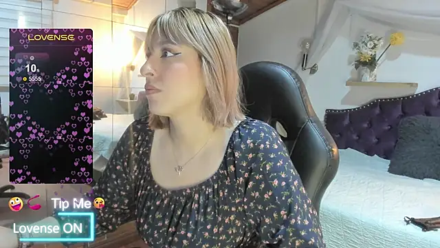 sophialyh 1 online show from 02/21/26, 12:51