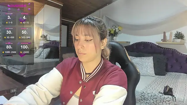 sophialyh 1 online show from 11/08/25, 12:42