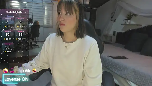 sophialyh 1 online show from 04/10/26, 12:34