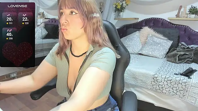 sophialyh 1 online show from 11/03/25, 12:53