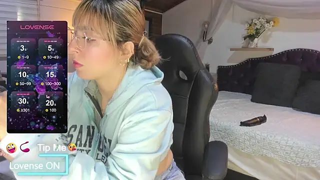 sophialyh 1 online show from 03/11/26, 01:05