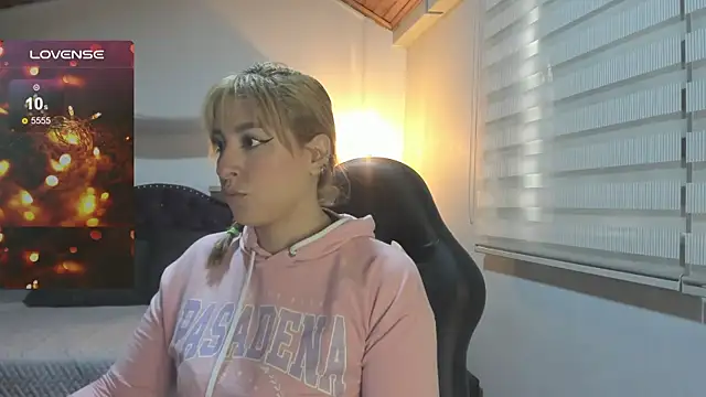 sophialyh 1 online show from 12/20/25, 01:03