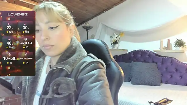 sophialyh 1 online show from 12/19/25, 12:40