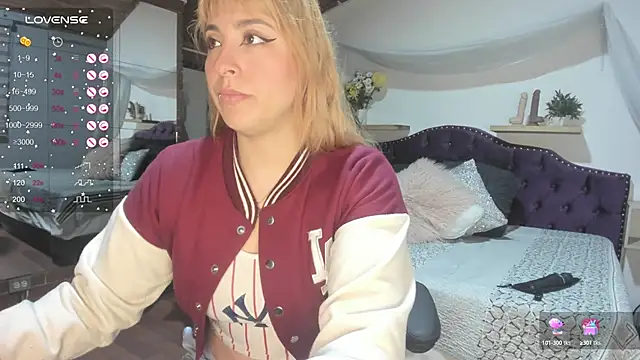 sophialyh 1 online show from 10/03/25, 12:50