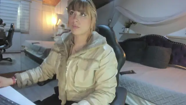 sophialyh 1 online show from 04/09/26, 12:44