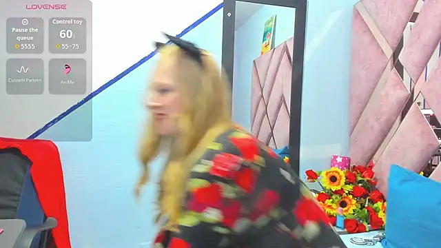 Snapshot of AliceCat_01 chatting on 10/14/25, 11:58 AliceCat 01 online show from 10/14/25, 11:58