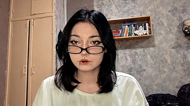 Snapshot of Beeping_Creature chatting on 11/09/25, 04:22 Beeping Creature online show from 11/09/25, 04:22