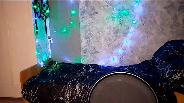 Snapshot of Beeping_Creature chatting on 10/19/25, 05:37 Beeping Creature online show from 10/19/25, 05:37