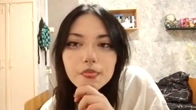 Snapshot of Beeping_Creature chatting on 11/01/25, 04:12 Beeping Creature online show from 11/01/25, 04:12