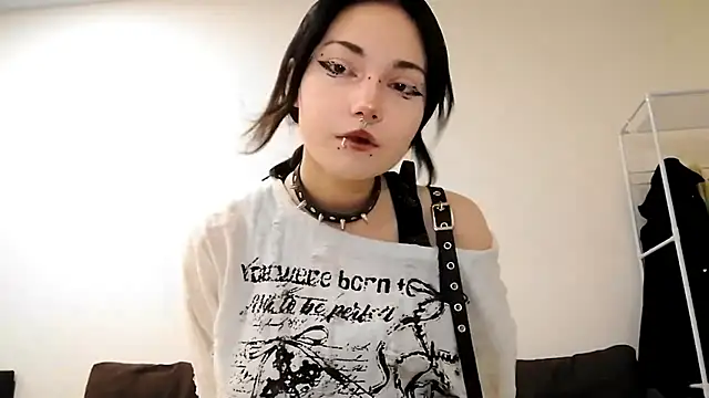 Snapshot of Beeping_Creature chatting on 10/06/25, 03:46 Beeping Creature online show from 10/06/25, 03:46