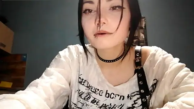 Snapshot of Beeping_Creature chatting on 10/03/25, 04:19 Beeping Creature online show from 10/03/25, 04:19