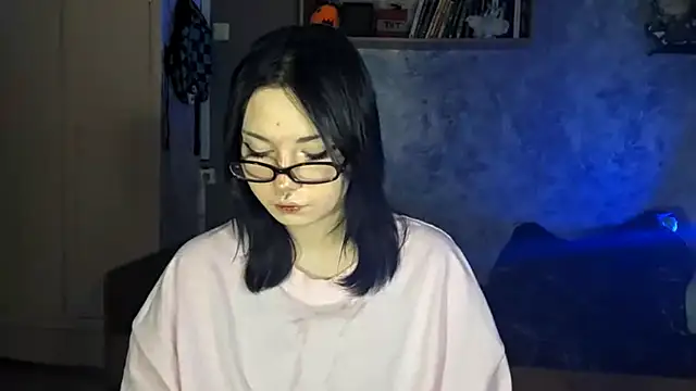 Snapshot of Beeping_Creature chatting on 11/29/25, 02:39 Beeping Creature online show from 11/29/25, 02:39