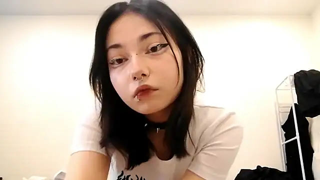 Snapshot of Beeping_Creature chatting on 10/12/25, 09:21 Beeping Creature online show from 10/12/25, 09:21