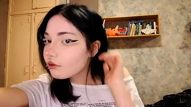 Snapshot of Beeping_Creature chatting on 10/25/25, 02:28 Beeping Creature online show from 10/25/25, 02:28