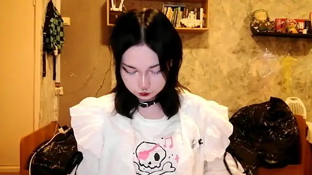 Snapshot of Beeping_Creature chatting on 10/22/25, 05:45 Beeping Creature online show from 10/22/25, 05:45