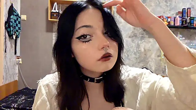 Snapshot of Beeping_Creature chatting on 11/06/25, 04:44 Beeping Creature online show from 11/06/25, 04:44