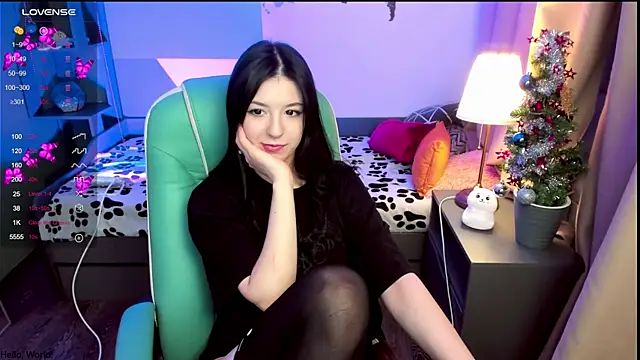 Snapshot of Azaliya_Haze chatting on 12/20/25, 05:32 Azaliya Haze online show from 12/20/25, 05:32