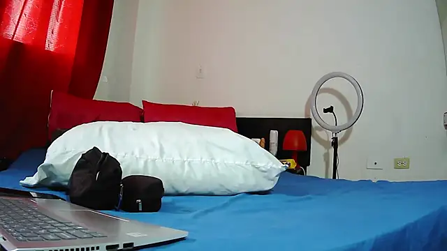 Snapshot of MissAsly chatting on 11/14/25, 04:10 MissAsly online show from 11/14/25, 04:10