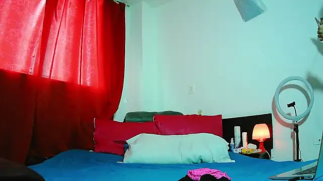 Snapshot of MissAsly chatting on 11/20/25, 01:23 MissAsly online show from 11/20/25, 01:23