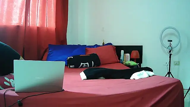 Snapshot of MissAsly chatting on 12/05/25, 12:04 MissAsly online show from 12/05/25, 12:04