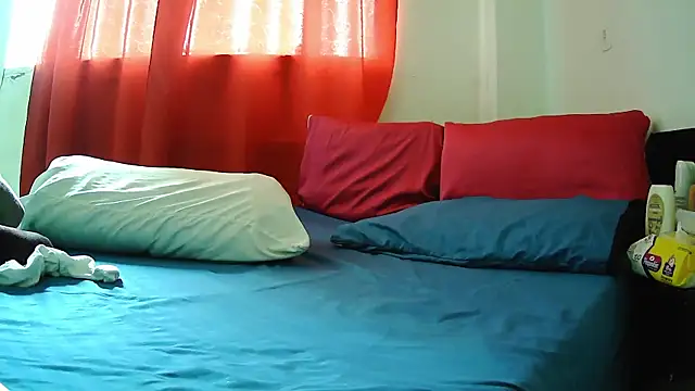 Snapshot of MissAsly chatting on 11/13/25, 01:04 MissAsly online show from 11/13/25, 01:04