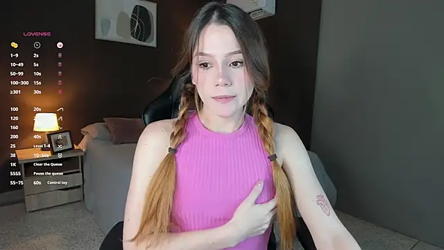 Snapshot of Alexandra-16 chatting on 10/13/25, 10:10 Alexandra-16 online show from 10/13/25, 10:10