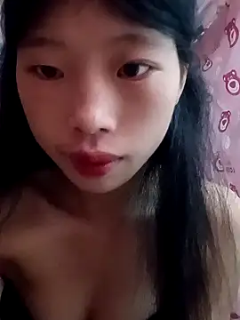 Snapshot of Khanhu_xx chatting on 10/15/25, 08:33 Khanhu xx online show from 10/15/25, 08:33