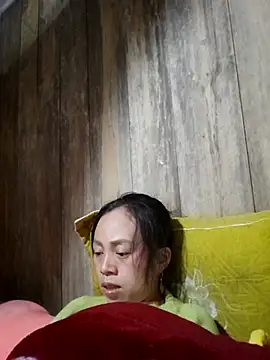 Tuyet xx online show from 11/17/25, 04:33