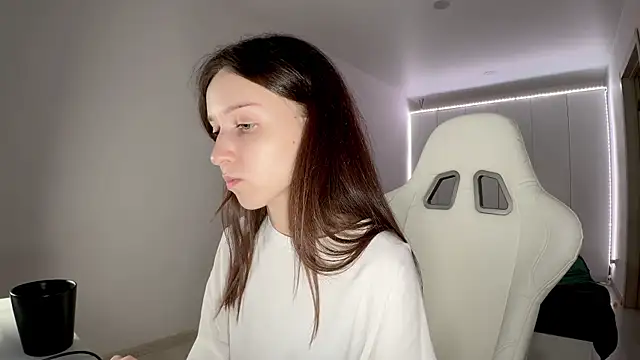 Snapshot of monnymoon chatting on 10/30/25, 09:51 monnymoon online show from 10/30/25, 09:51