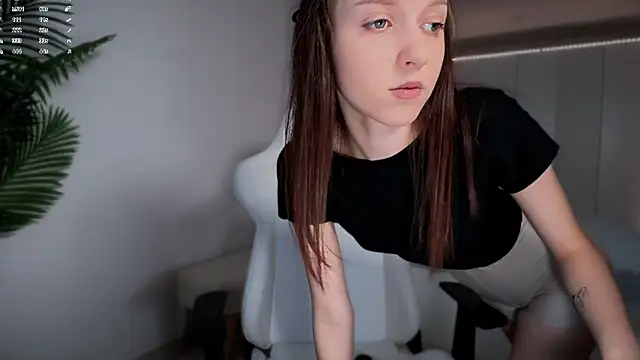 Snapshot of monnymoon chatting on 11/05/25, 05:10 monnymoon online show from 11/05/25, 05:10