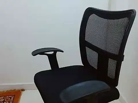 your lena online show from 10/16/25, 09:39