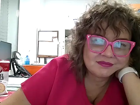 Snapshot of roxy863086 chatting on 10/06/25, 07:47 roxy863086 online show from 10/06/25, 07:47