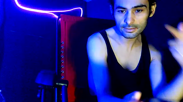 Snapshot of highinhtxx chatting on 01/06/26, 06:06 highinhtxx online show from 01/06/26, 06:06