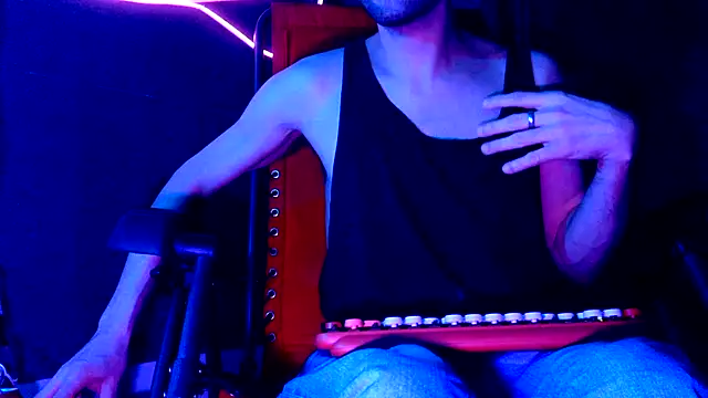 Snapshot of highinhtxx chatting on 01/08/26, 03:56 highinhtxx online show from 01/08/26, 03:56