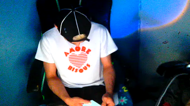 Snapshot of highinhtxx chatting on 02/28/26, 01:05 highinhtxx online show from 02/28/26, 01:05