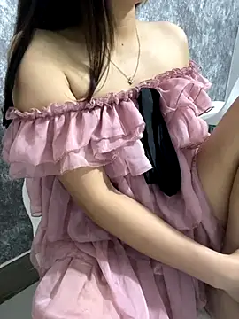 Snapshot of lee_ly chatting on 12/05/25, 07:40 lee ly online show from 12/05/25, 07:40