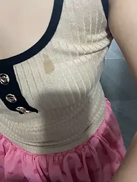 Snapshot of lee_ly chatting on 10/28/25, 06:45 lee ly online show from 10/28/25, 06:45