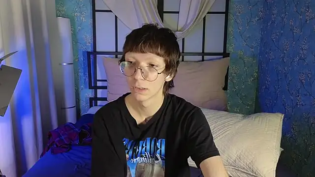 TommieHi online show from 10/17/25, 01:02