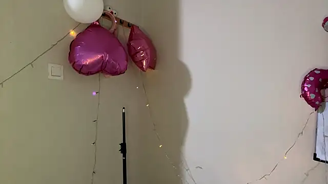 CarollFalick online show from 11/04/25, 01:37