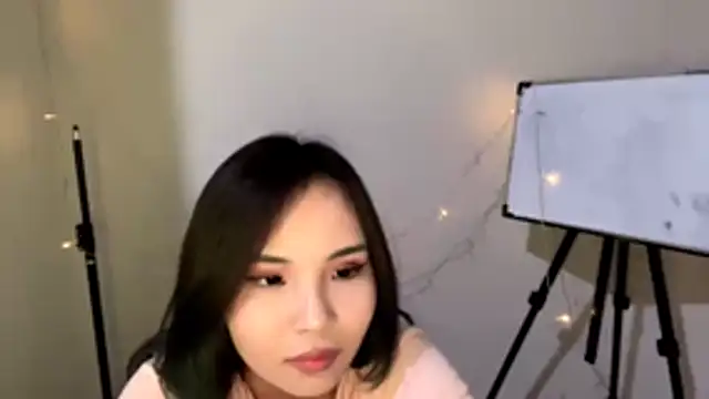 CarollFalick online show from 12/14/25, 12:33