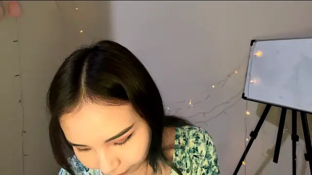 CarollFalick online show from 12/04/25, 12:37