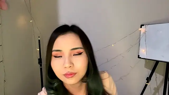 CarollFalick online show from 12/18/25, 12:31