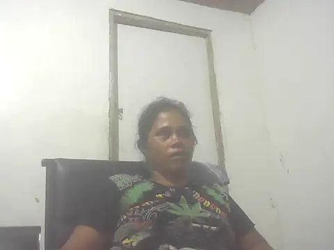 Hotmommax online show from 09/27/25, 12:44