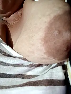 Hotmommax online show from 11/20/25, 07:14