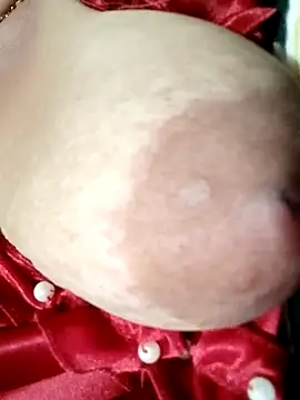 Hotmommax online show from 10/28/25, 07:13