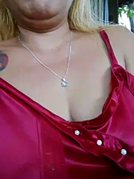 Hotmommax online show from 05/31/26, 12:49