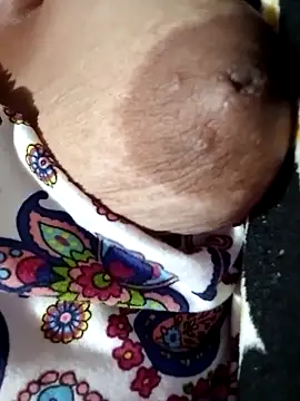 Hotmommax online show from 12/05/25, 07:23